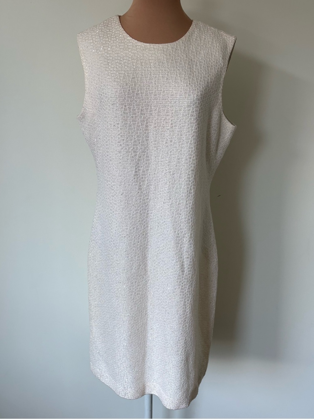 St John Ecru White Iridescent Sequin Knit Tweed Resort Sheath Dress NWOT Size 10